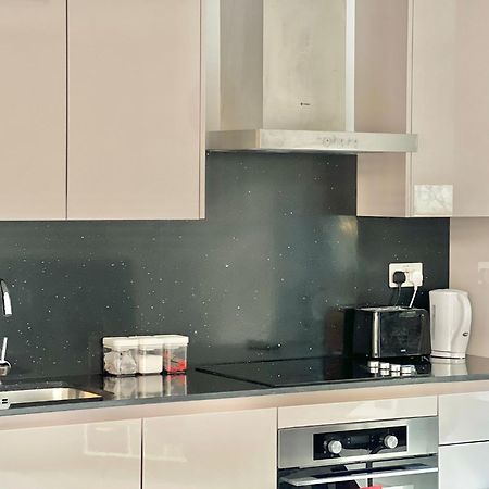 Kensington House By Solitaire Suites สลาว ภายนอก รูปภาพ