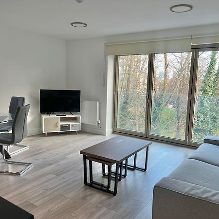 Kensington House By Solitaire Suites สลาว ภายนอก รูปภาพ