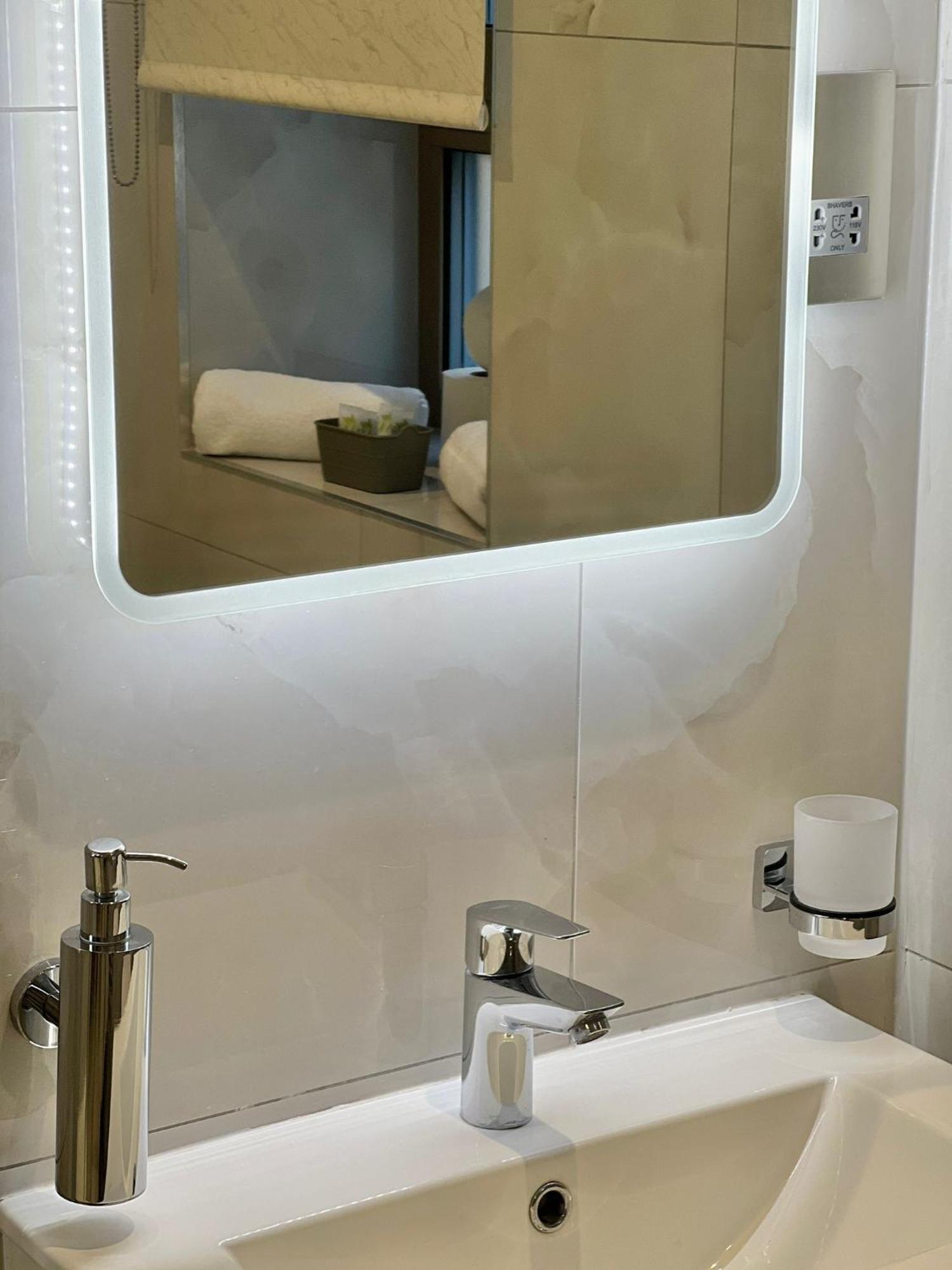Kensington House By Solitaire Suites สลาว ภายนอก รูปภาพ