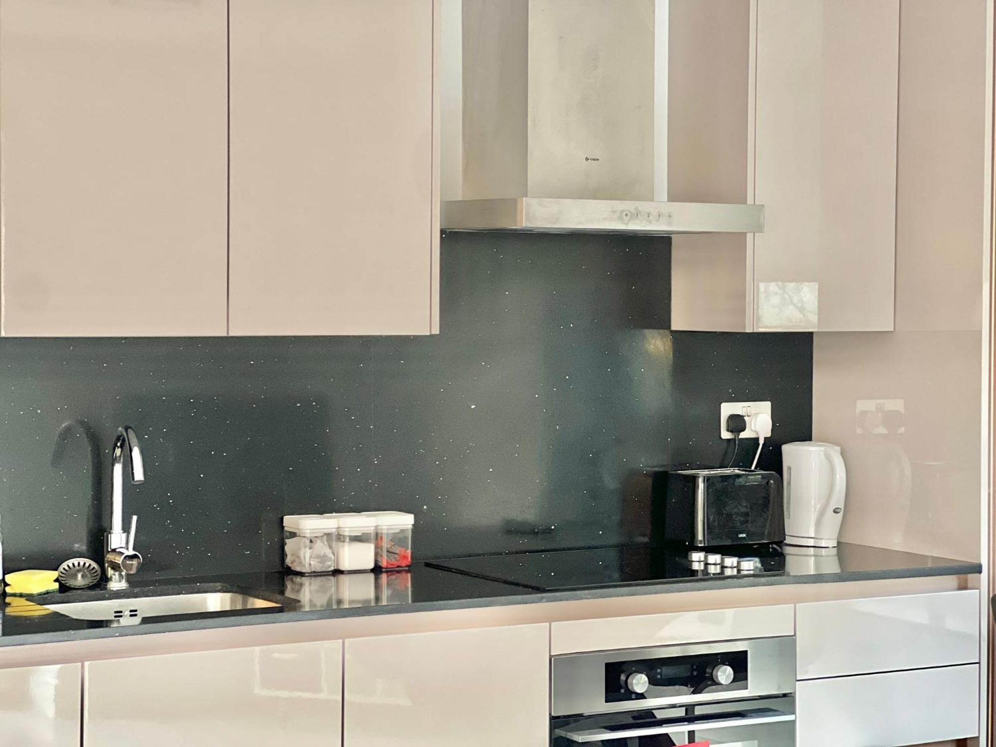 Kensington House By Solitaire Suites สลาว ภายนอก รูปภาพ