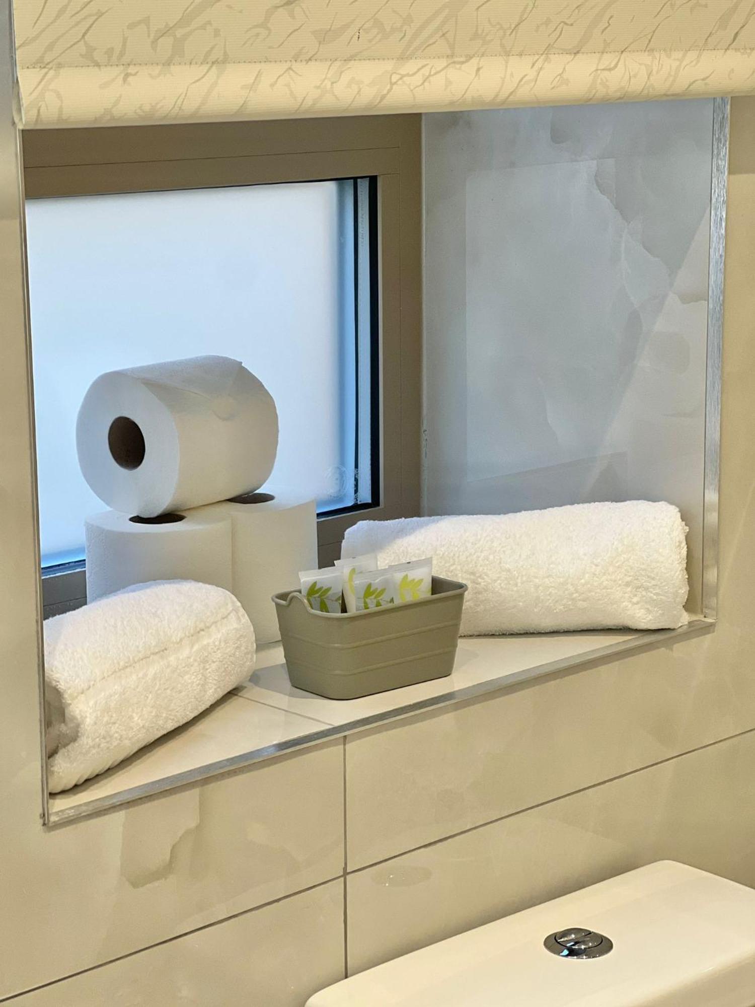 Kensington House By Solitaire Suites สลาว ภายนอก รูปภาพ