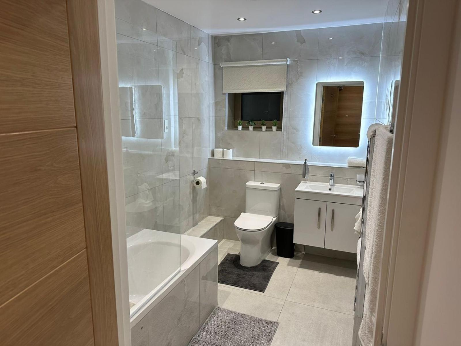 Kensington House By Solitaire Suites สลาว ภายนอก รูปภาพ