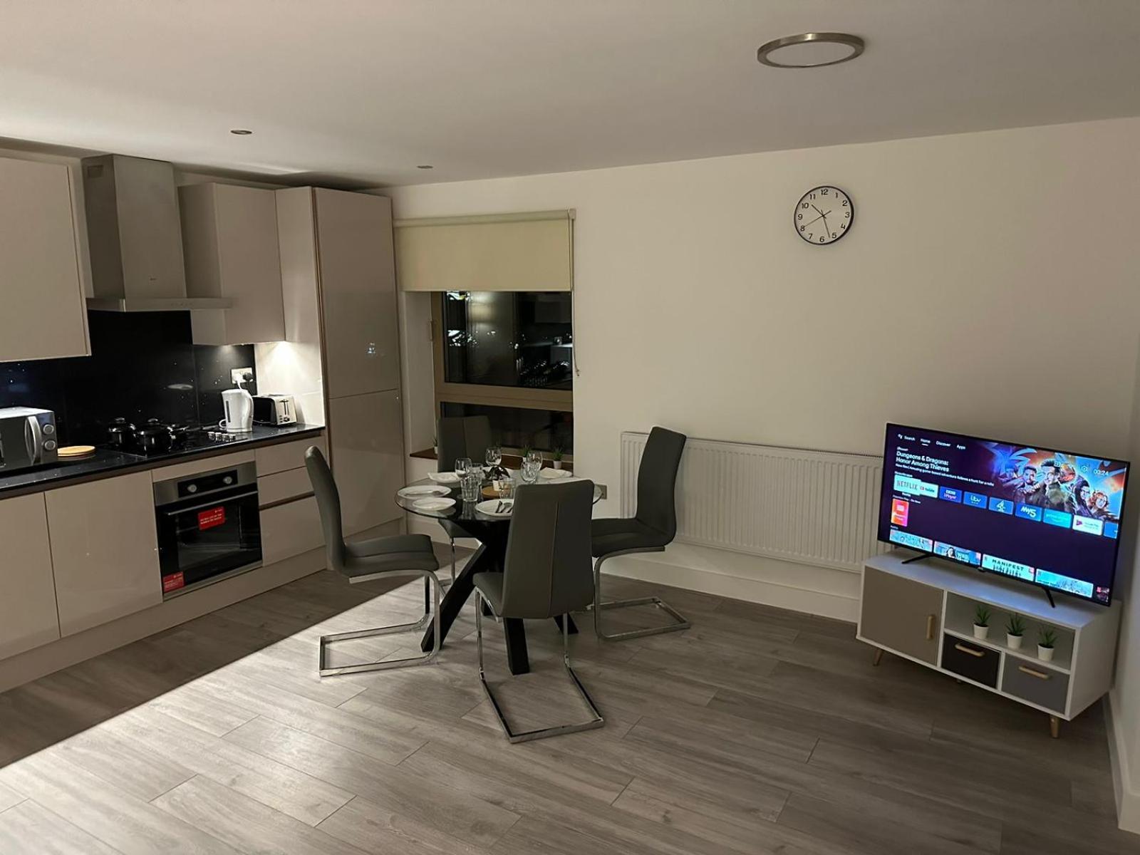 Kensington House By Solitaire Suites สลาว ภายนอก รูปภาพ